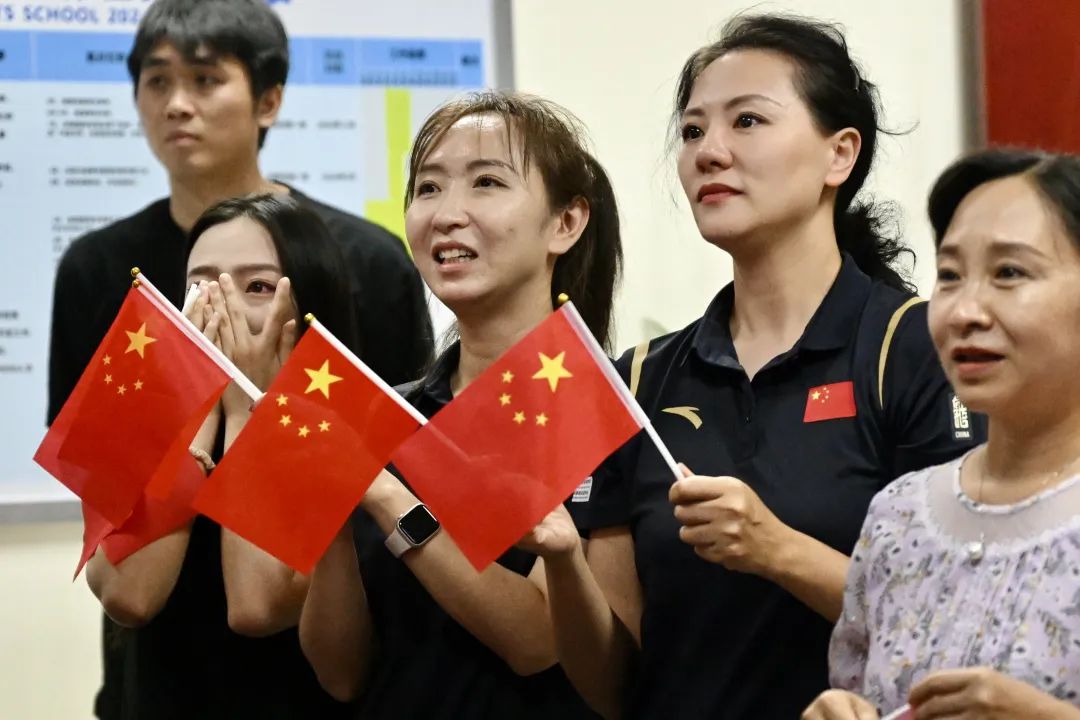 体操比赛最后一刻，观众欢呼雀跃的简单介绍