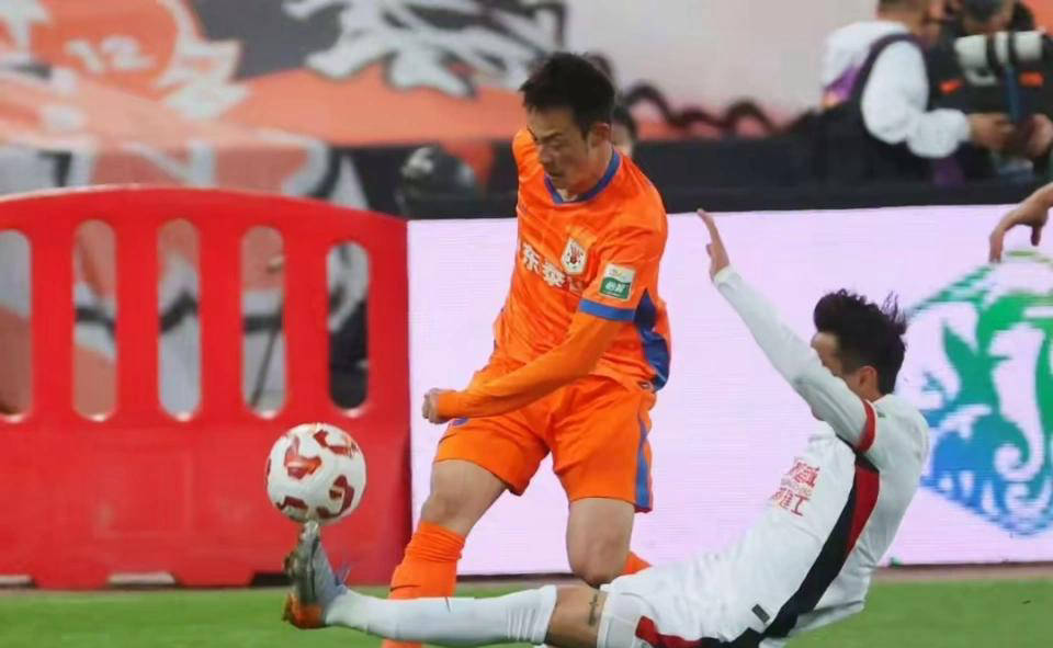包含长春亚泰客场大胜，球队士气高涨的词条