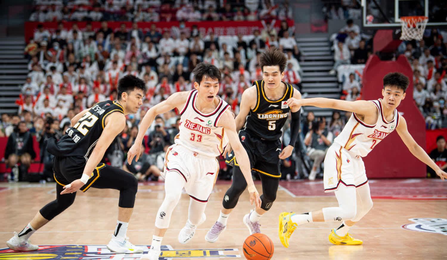 在浙江队赛场上演CBA季后赛，团战，引发教练席炸锅的简单介绍