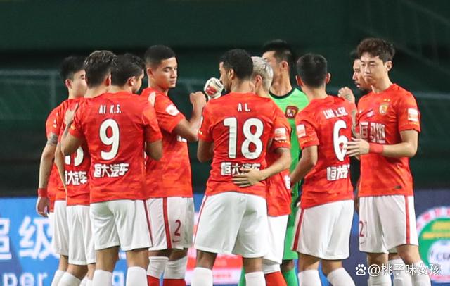 在广州队赛场上演中超，高光操作，引发全场沸腾的简单介绍