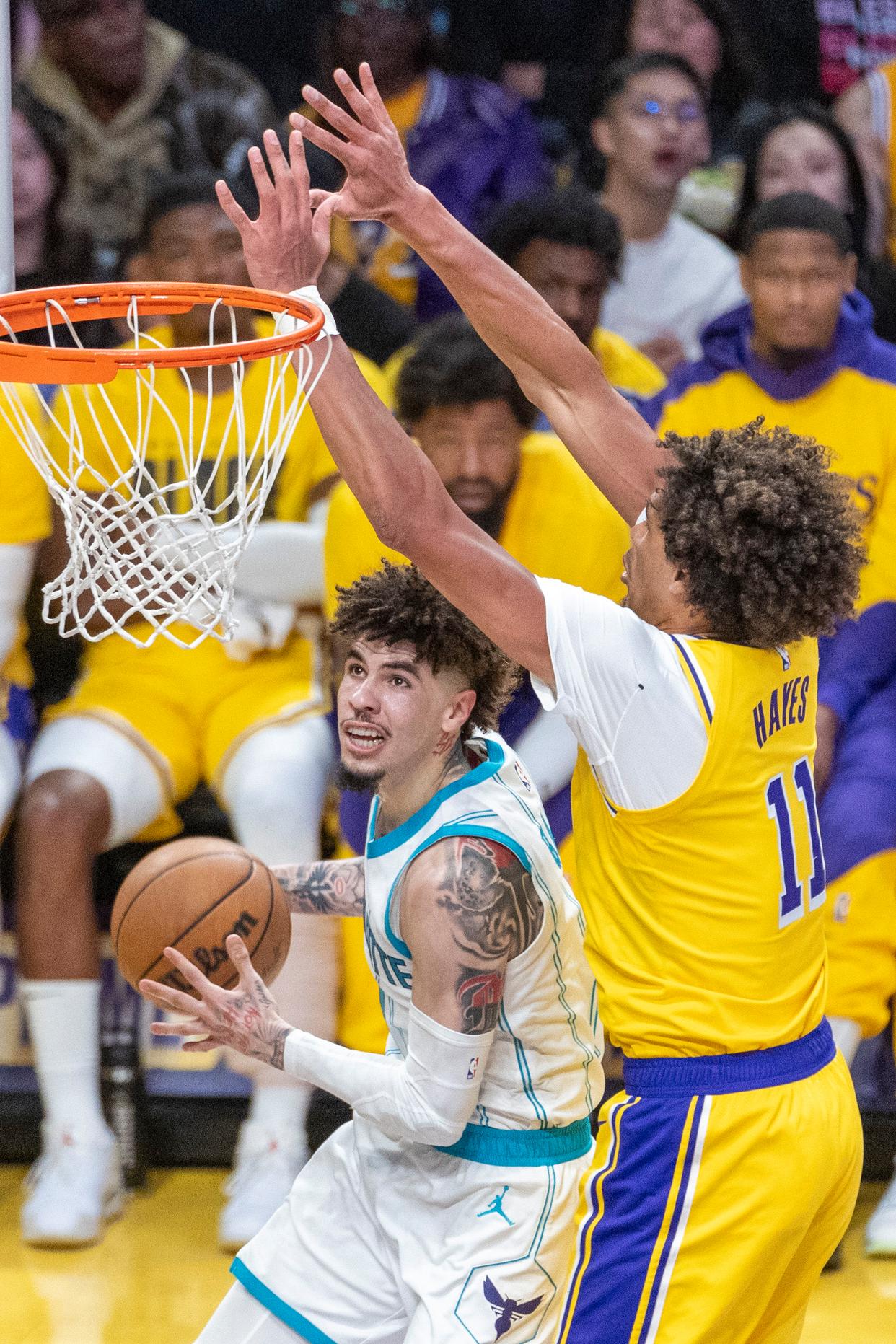 黄蜂主场大败湖人局面一度失控