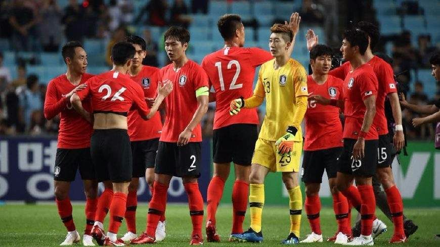 韩国队在羽毛球赛中击败巴西