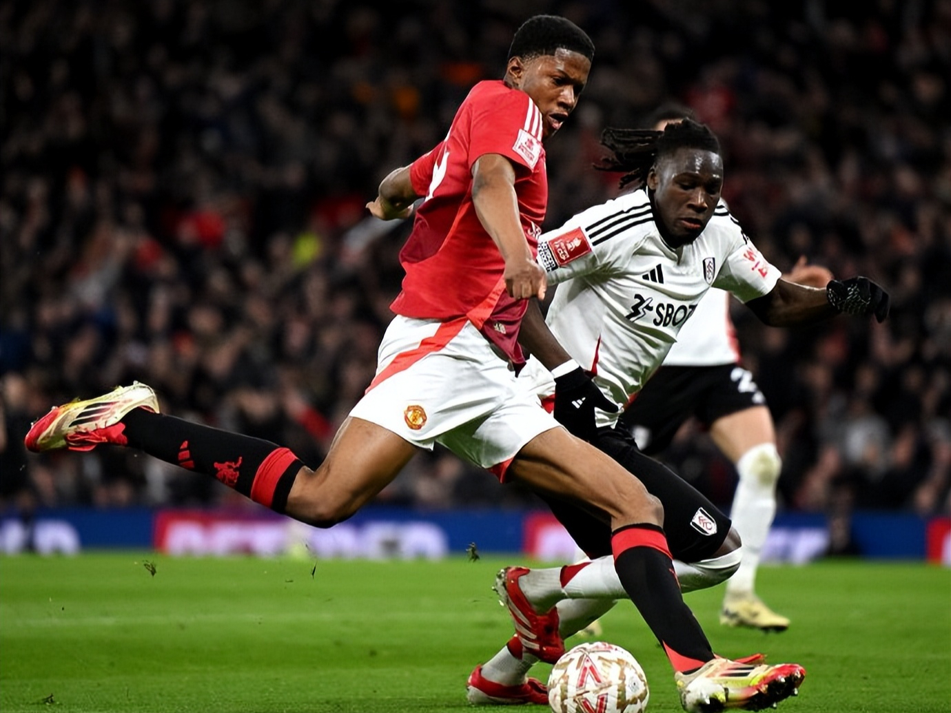 曼联主场-小胜富勒姆，勉强保持不败的简单介绍