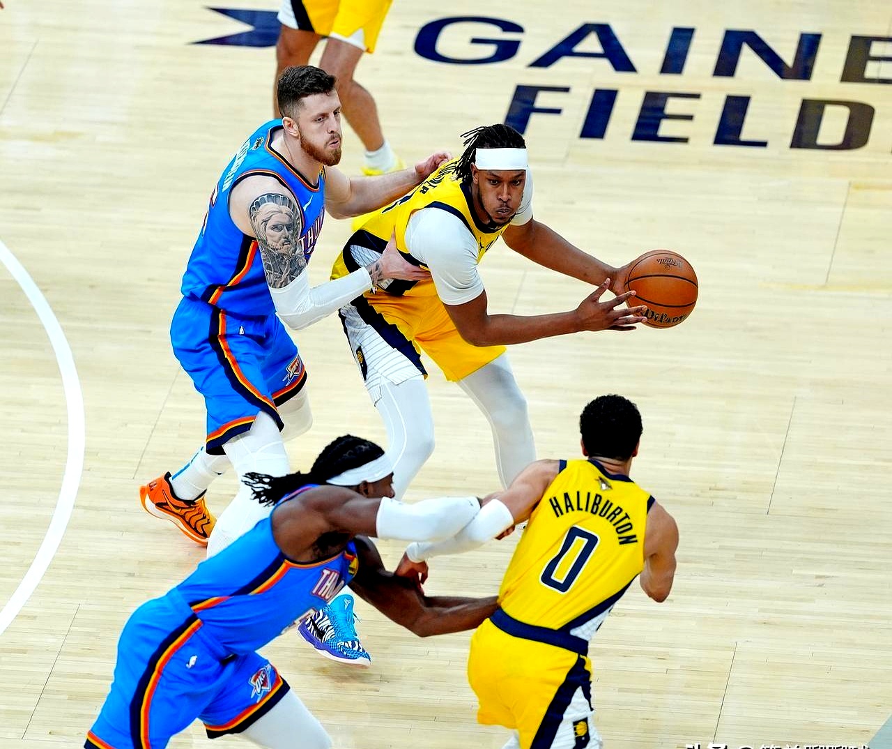 北美超级联赛冠军之争激烈，猛龙快船进入激烈对抗的简单介绍