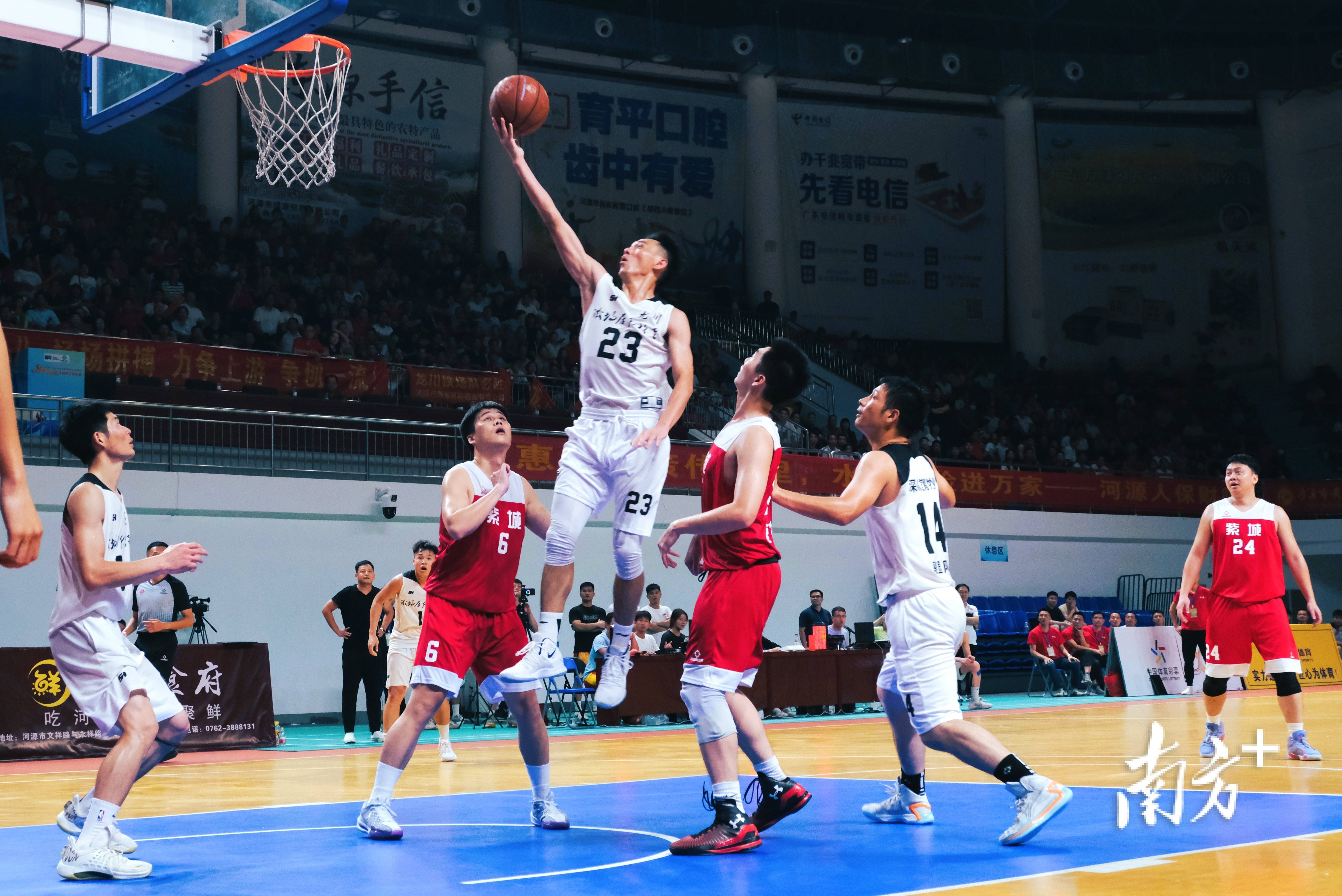 比赛中的精彩瞬间让人心情澎湃