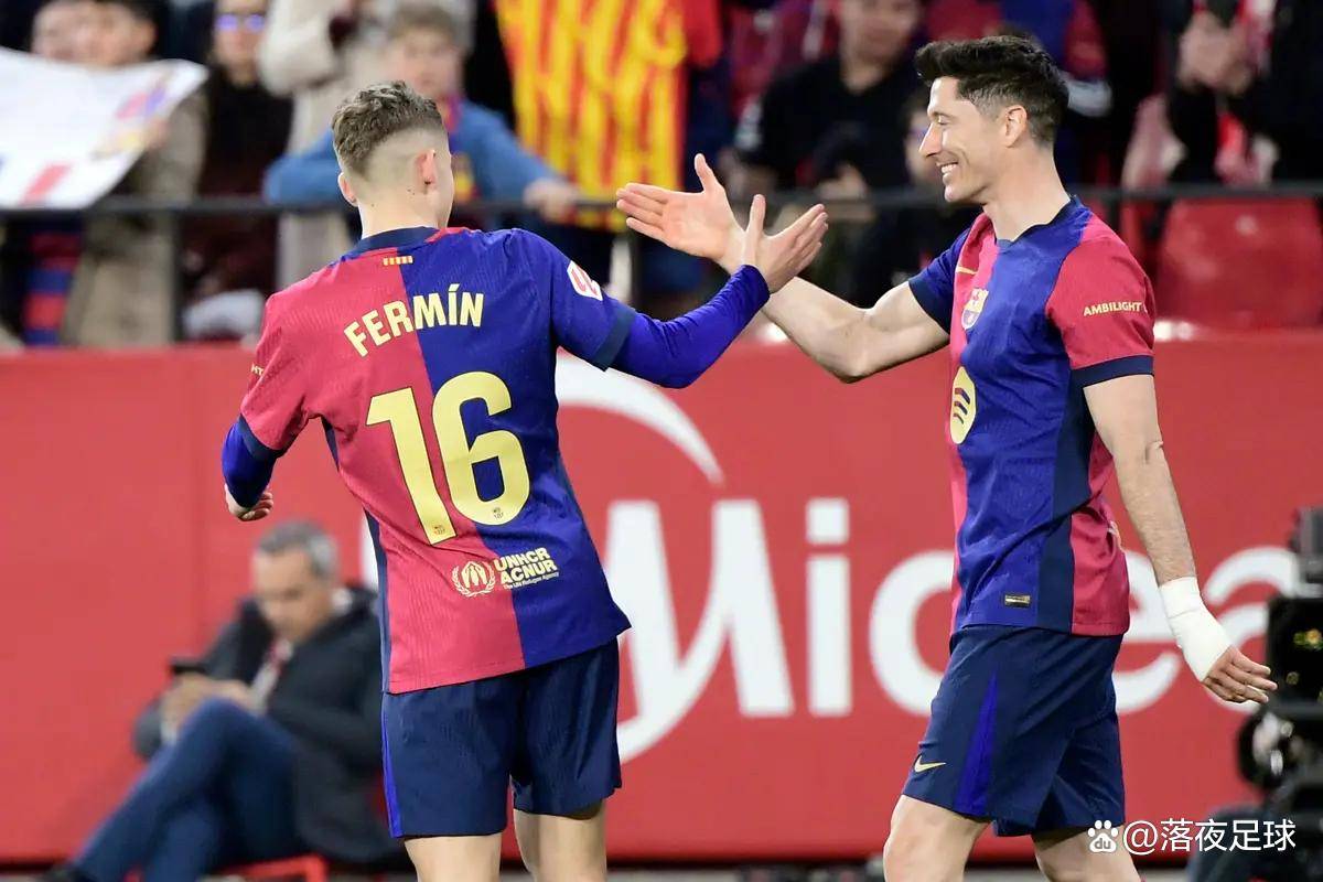 塞维利亚中场表现抢眼，冲击联赛头名的简单介绍