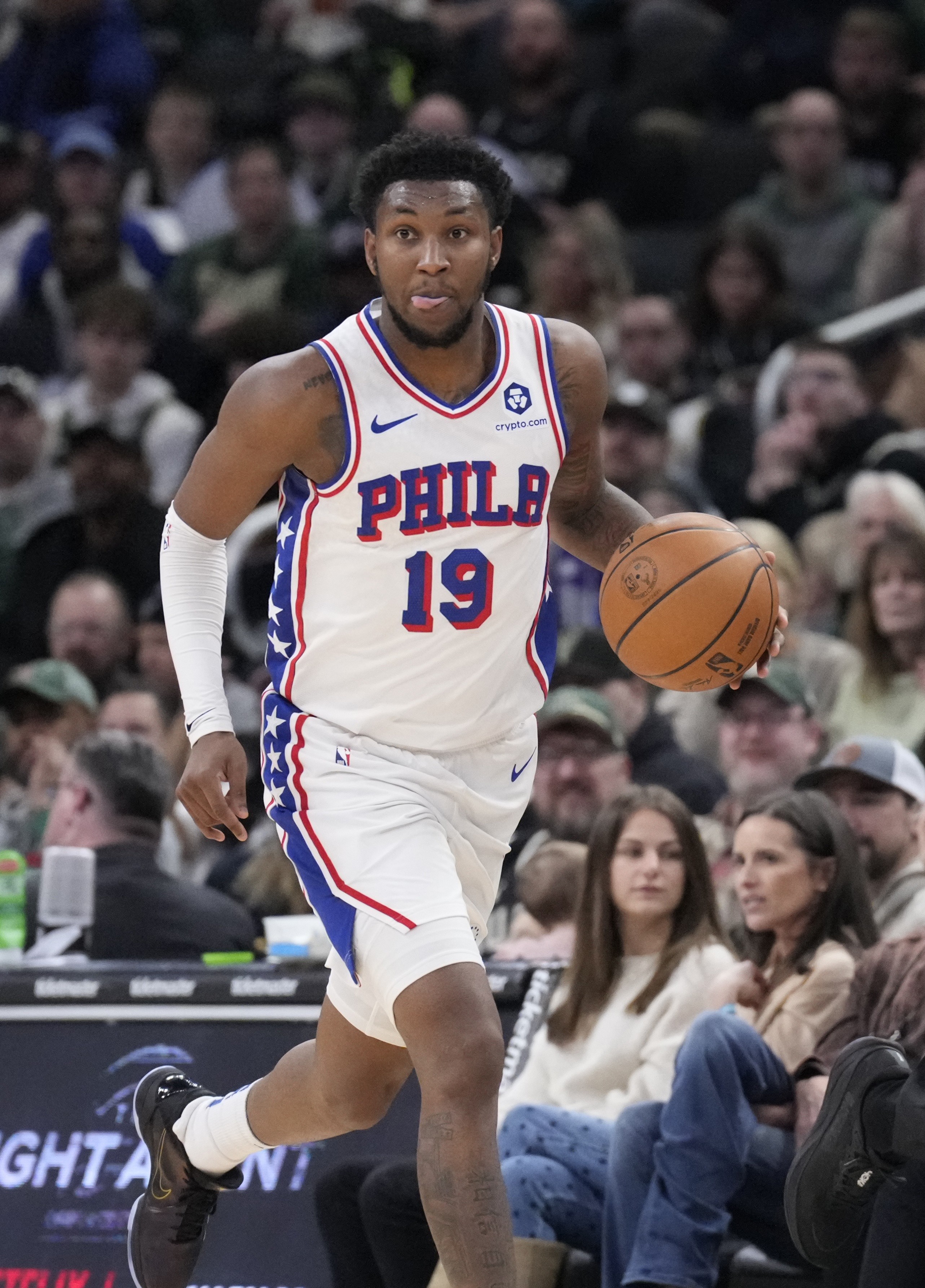 爱游戏网站入口-76人队球员在比赛中表现不俗