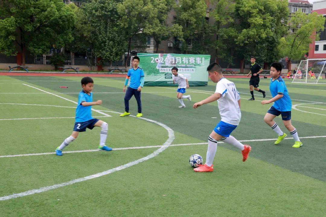 爱游戏娱乐-关于体育课推广足球运动，学生热情高涨的信息