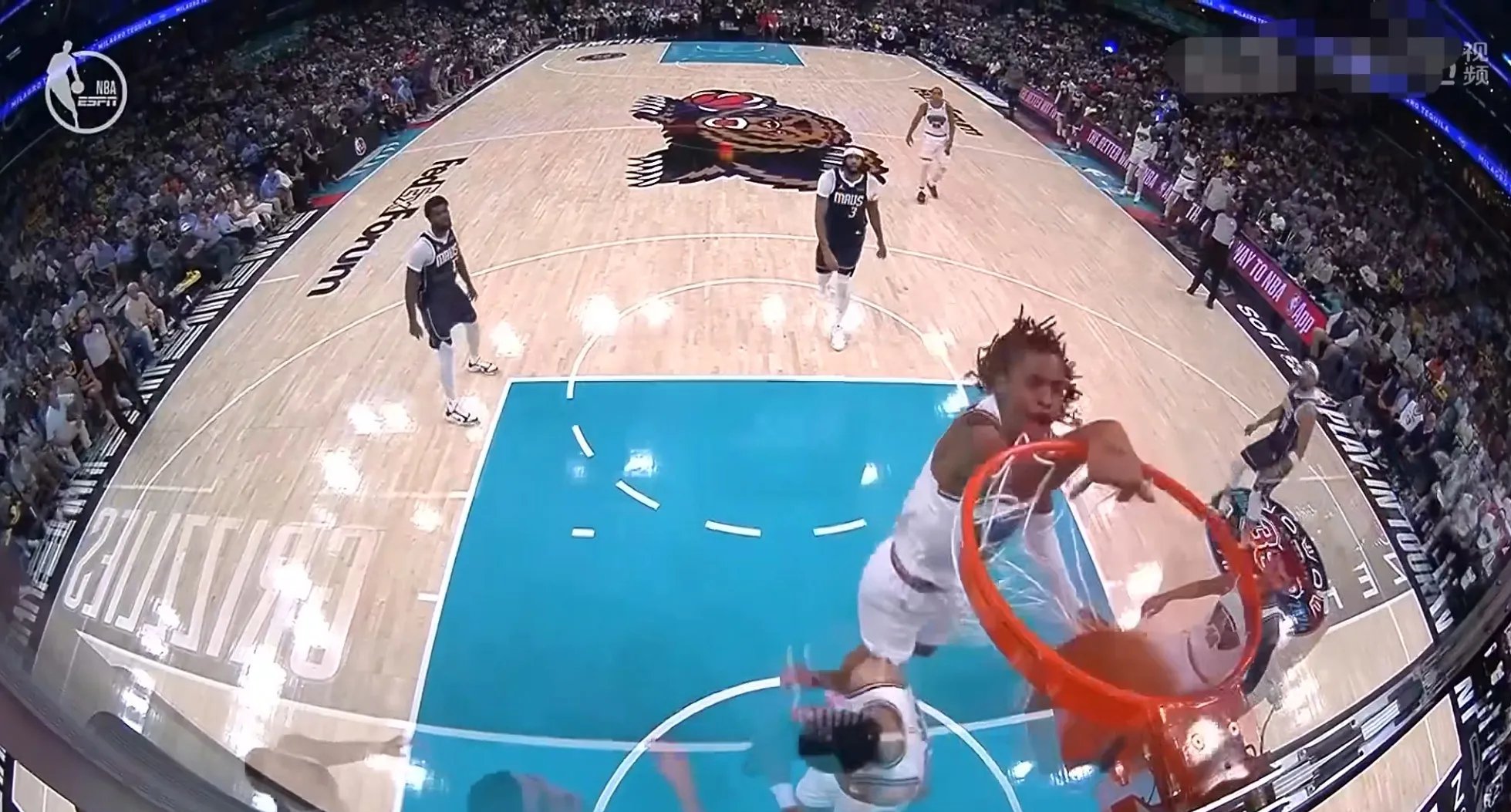 爱游戏直播-灰熊客场战胜开拓者，莫兰特表现出色