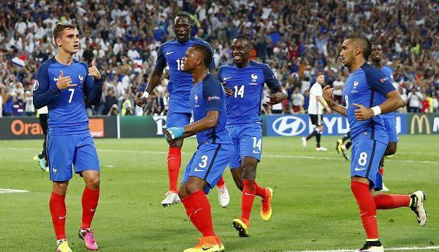 包含巴拿马挑战俄罗斯，场上火药味十足的词条