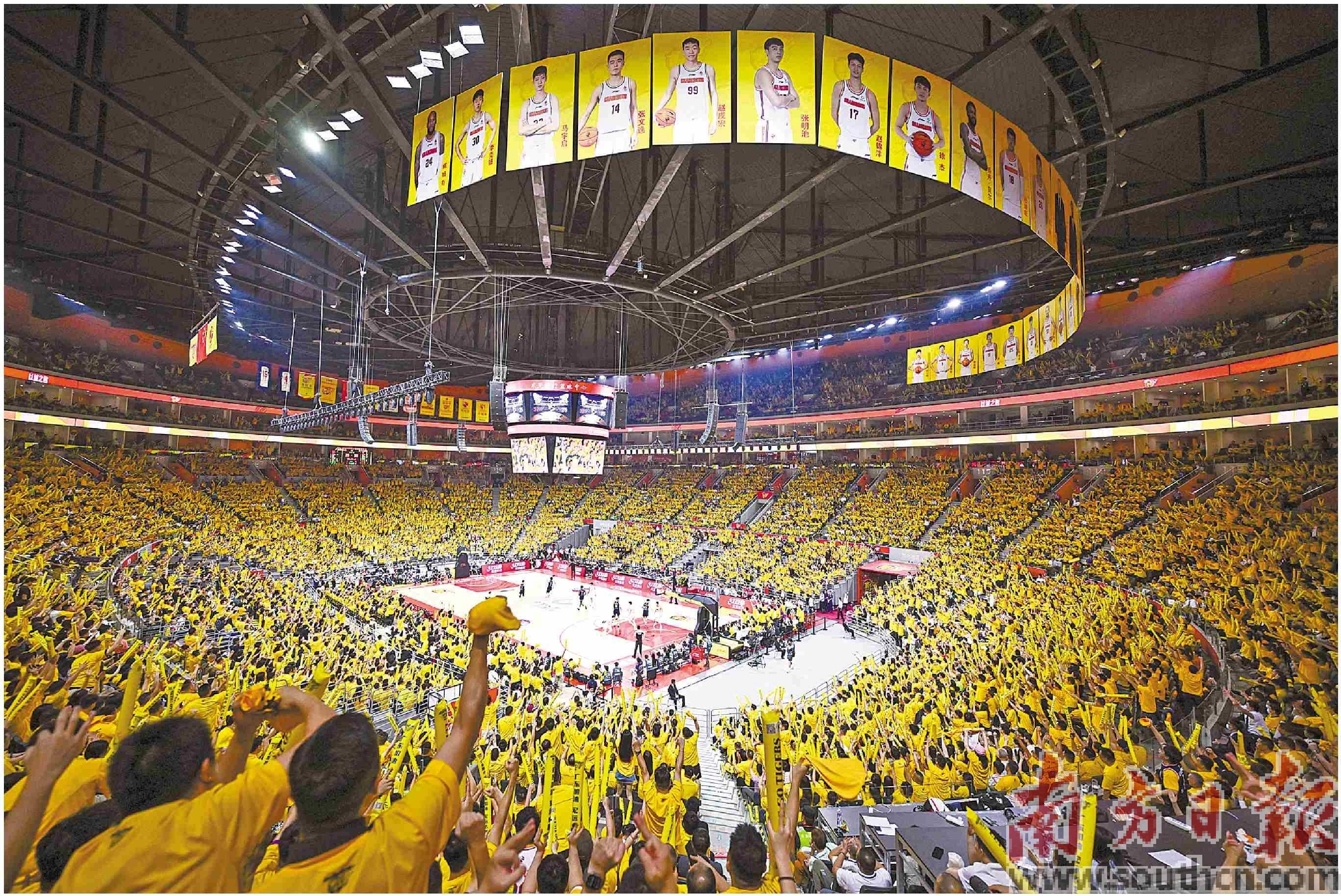 爱游戏官方-广州男篮客场告捷，击败重庆队