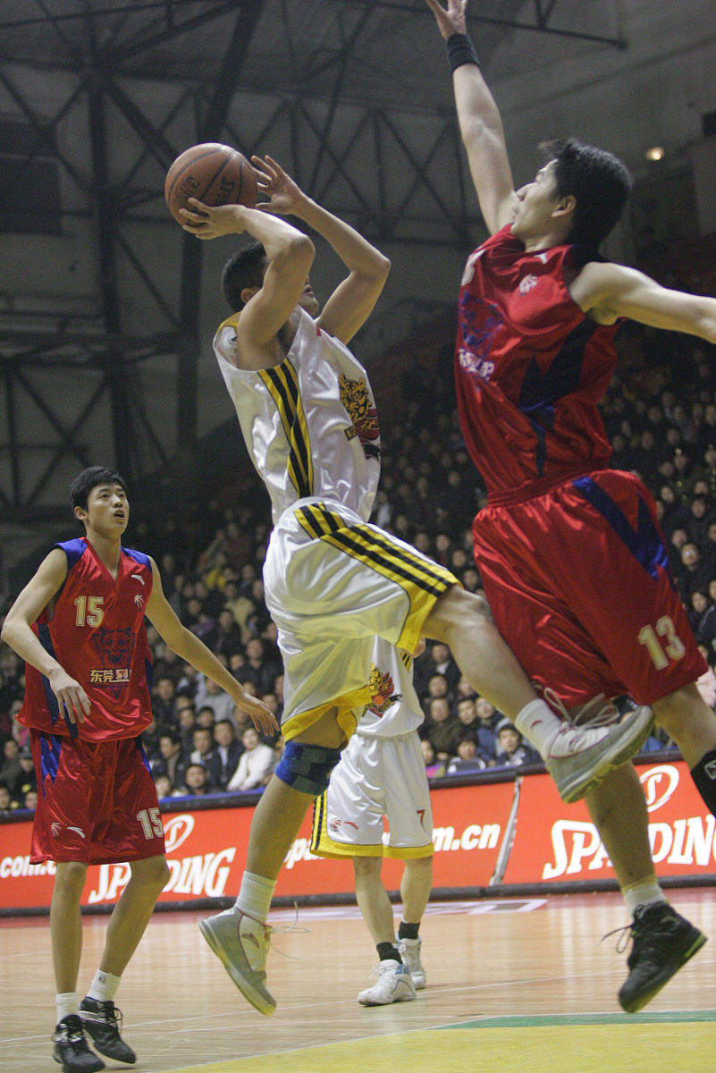 新疆男篮实力不减，多场胜利斩获信心