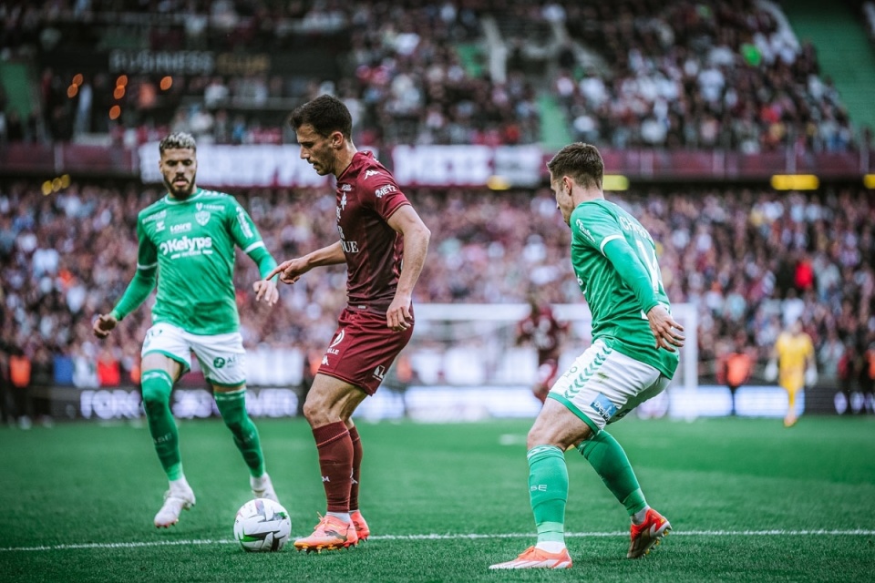 包含圣埃蒂安新援表现抢眼，球队整体实力有望提升的词条