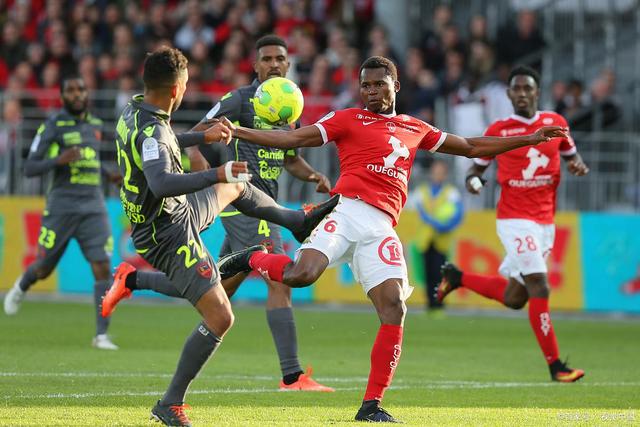 爱游戏登录入口-里尔不敌尼斯，遭遇连败危机的简单介绍