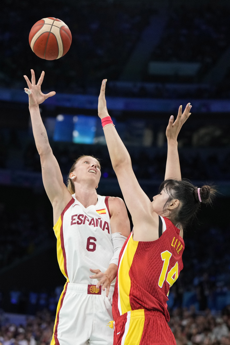 法国女篮奋力拼搏，成功晋级决赛