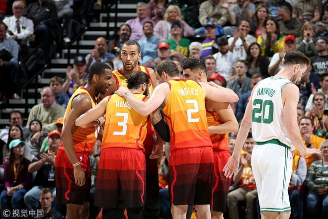 关于爵士队双塔稳扎稳打，团队精神引领胜利的信息