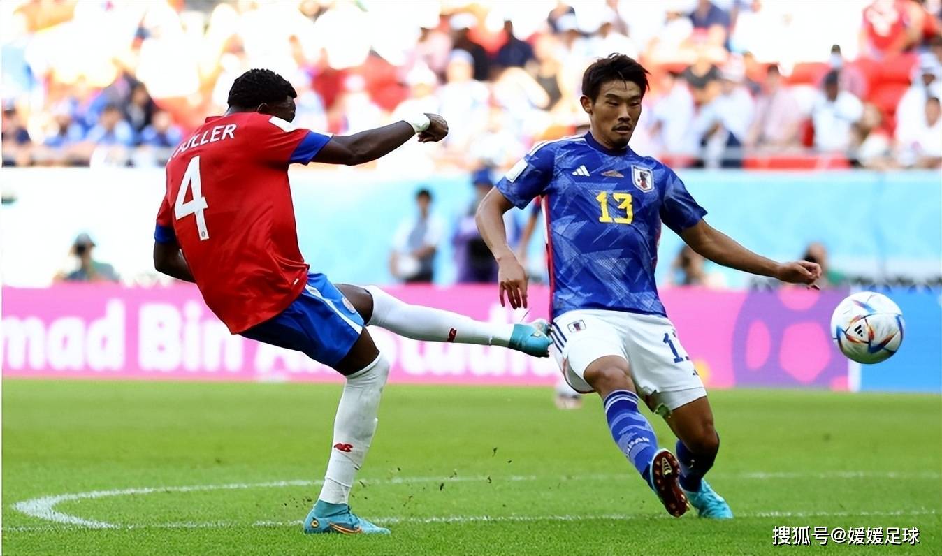 包含巴拉圭球员在赛场上努力抗争的词条