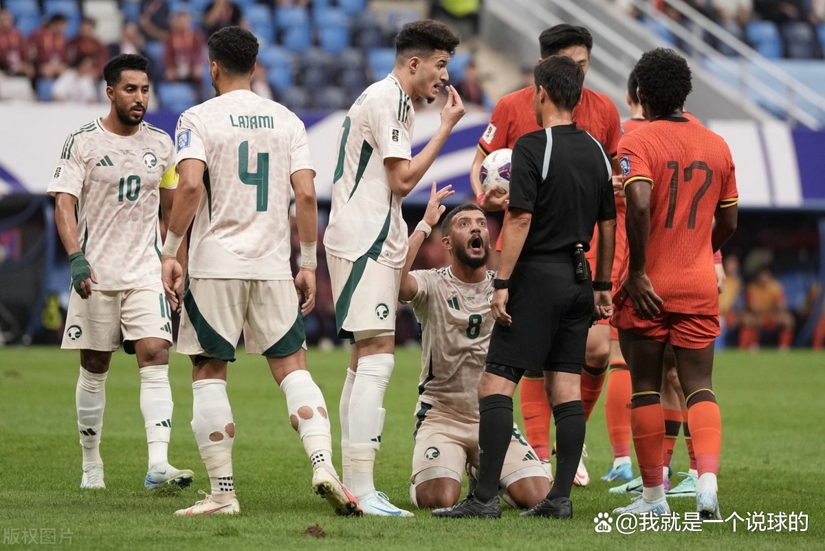 沙尔克中场连场出色表现，成为球队战术支点的简单介绍