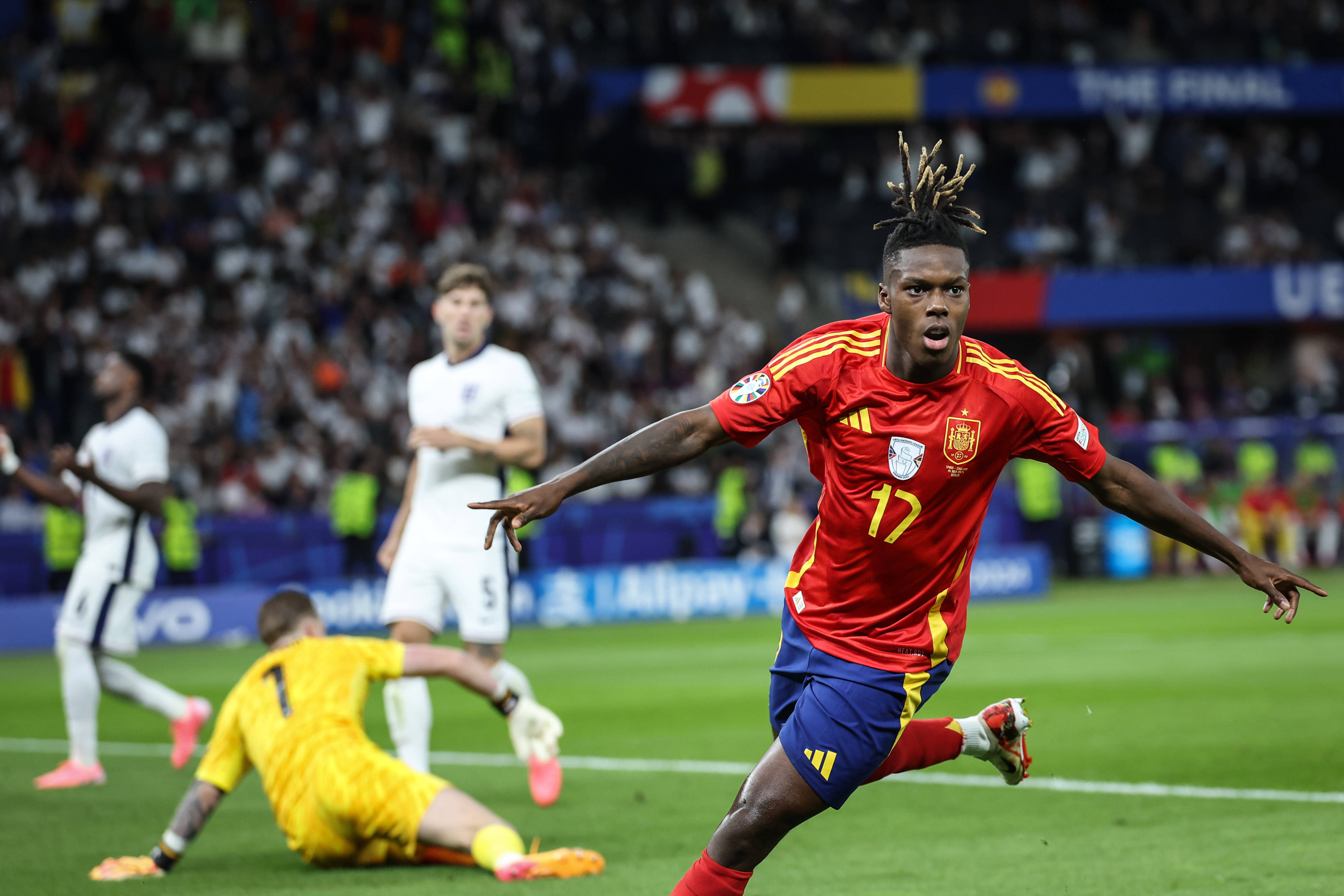 西班牙游泳选手齐聚冠军，实至名归的简单介绍