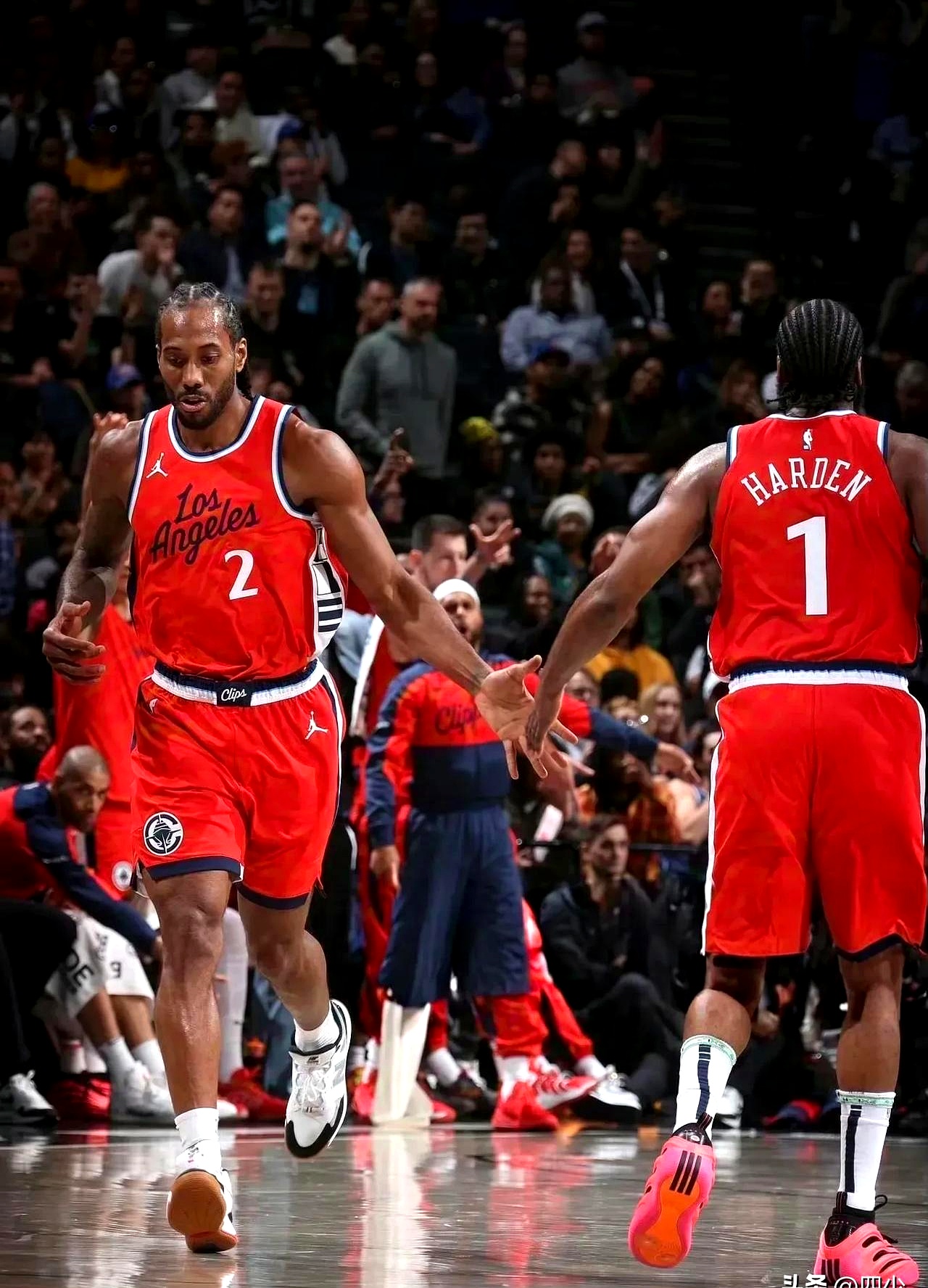 爱游戏官网登录网址-快船队内讧事件频发，主帅督促球员团结一心的简单介绍